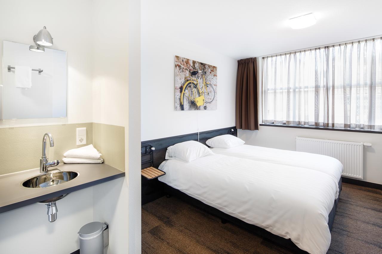 Hotel Blooker